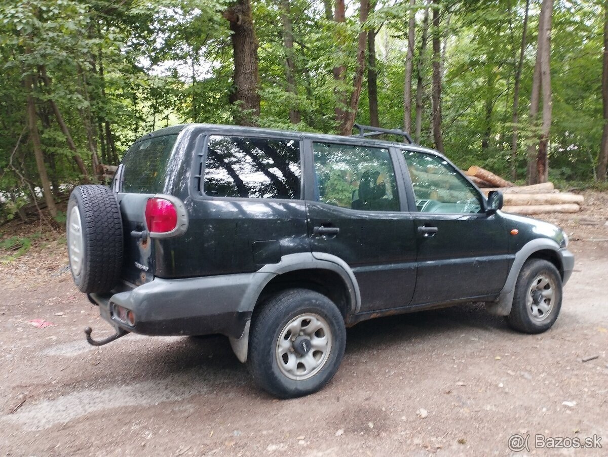 Rozpredam nissan terrano 2.7 a 3.0 - 2