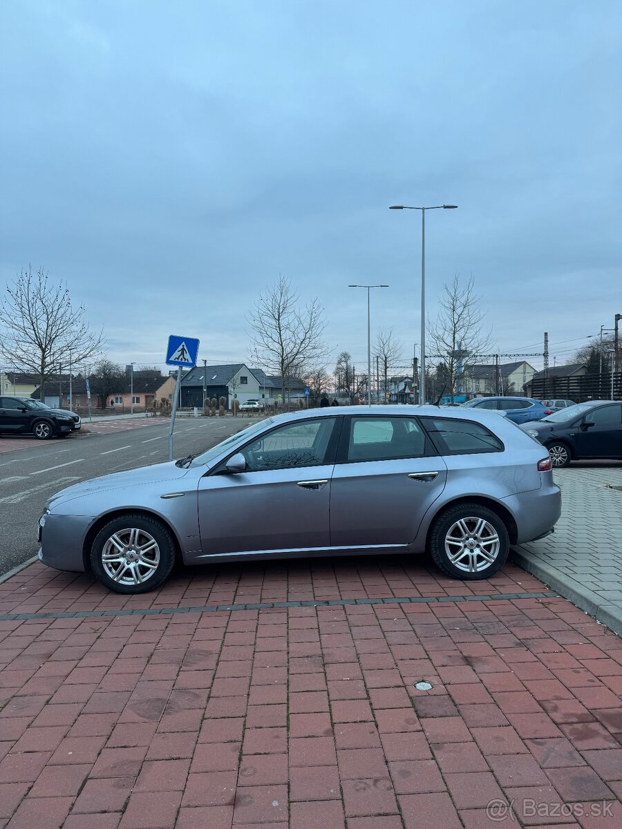 Alfa Romeo 159 - 2