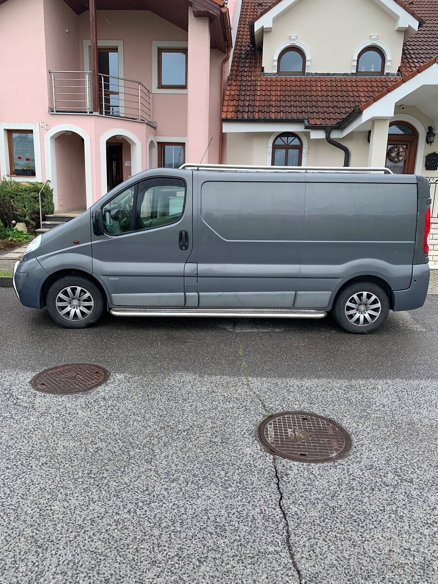 OPEL VIVARO - 2