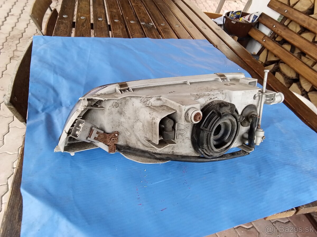 Svetlomet Toyota Corolla. - 2