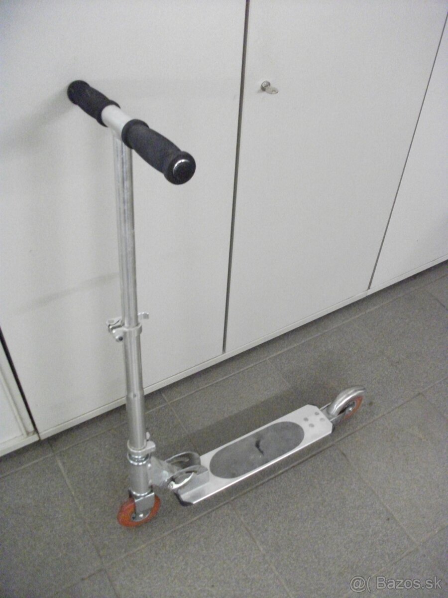 Predám detskú-hlinikovú kolobežku. - 2