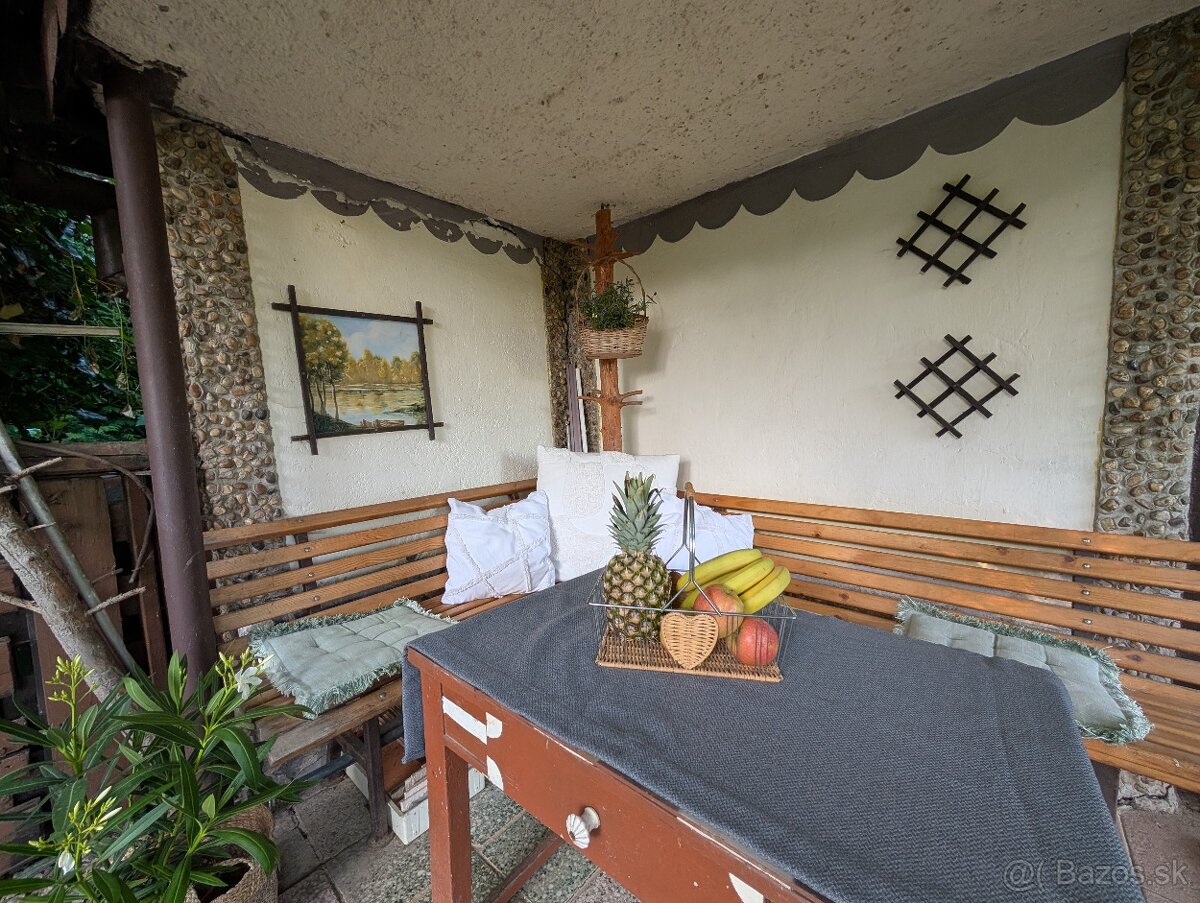 Murovaná chatka so záhradou - 2