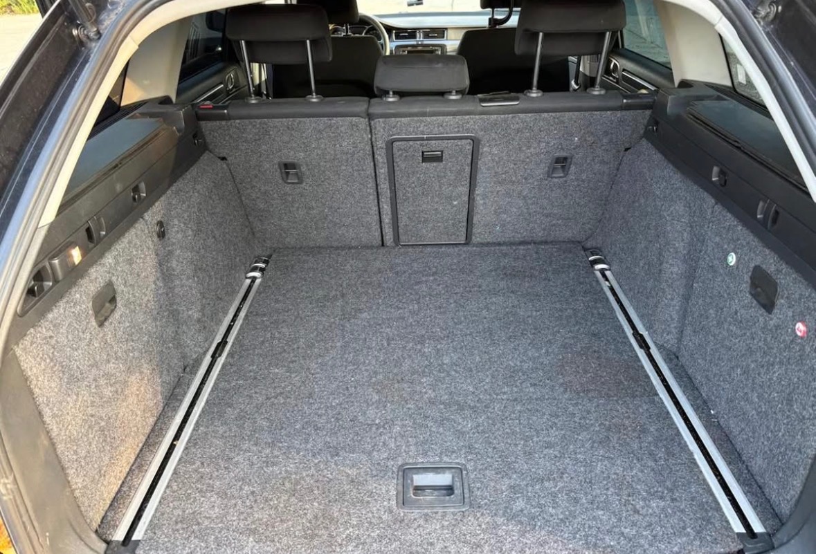 Predám Škodu Superb 2010 Combi - 2