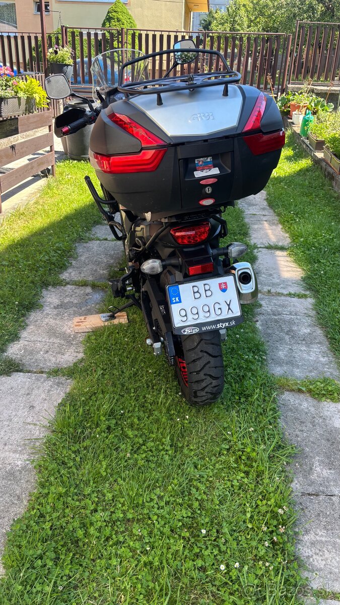Suzuki Vstrom DL 650 - 2