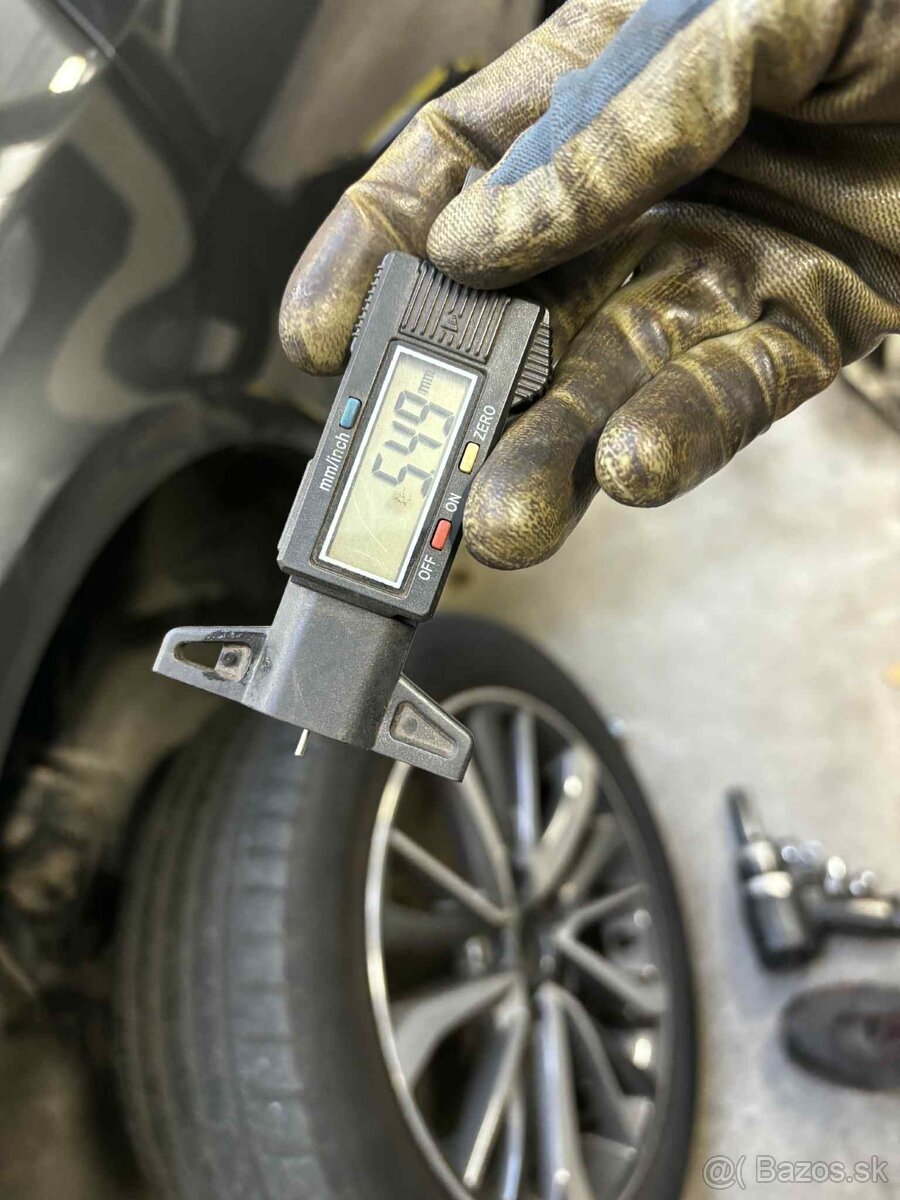 Letne pneumatiky zn.Nokian 215/55/r17 - 2