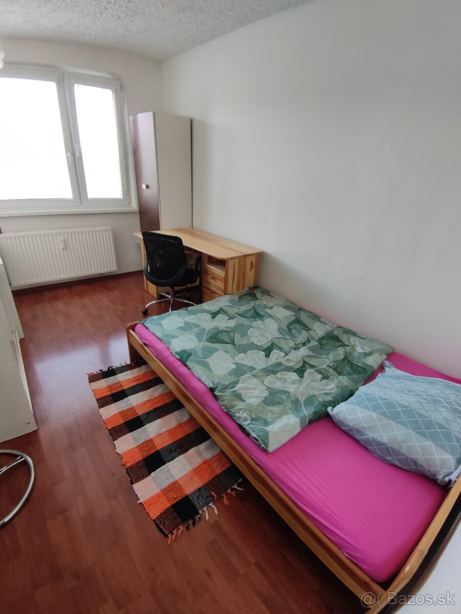 Prenájom izby v zariadenom 3i byte-súkromie- Sásova - 2