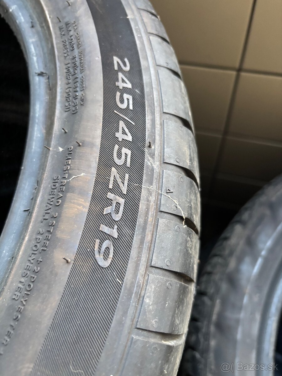 Pneu 245/45 R19 - 2
