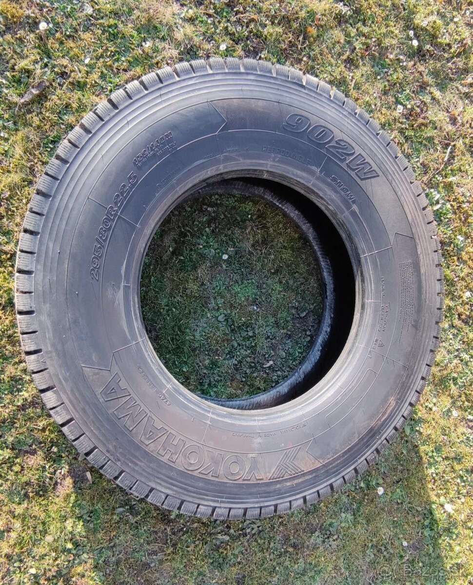 Yokohama 902W 295/80 R22.5 - 2