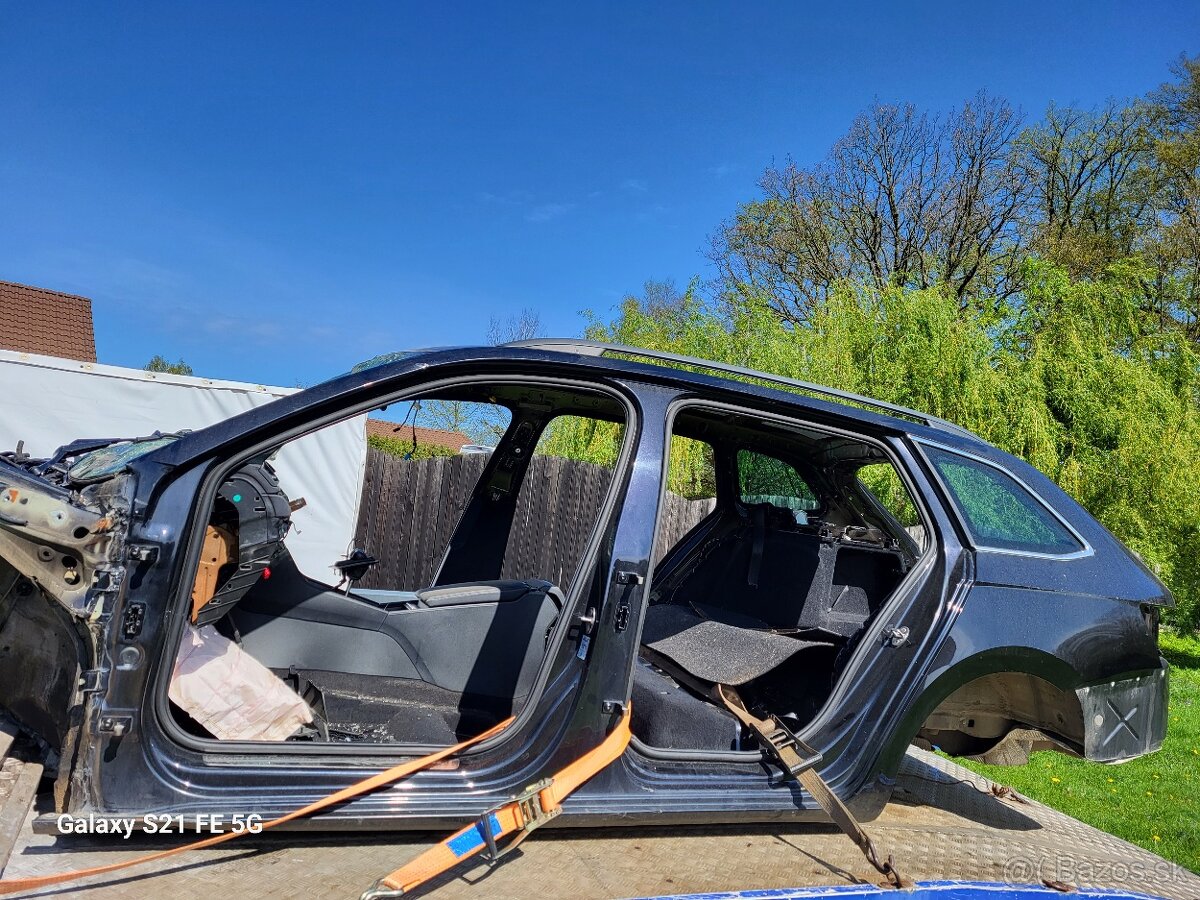 Škoda Superb 3. Výřezové dily karoserie - 2