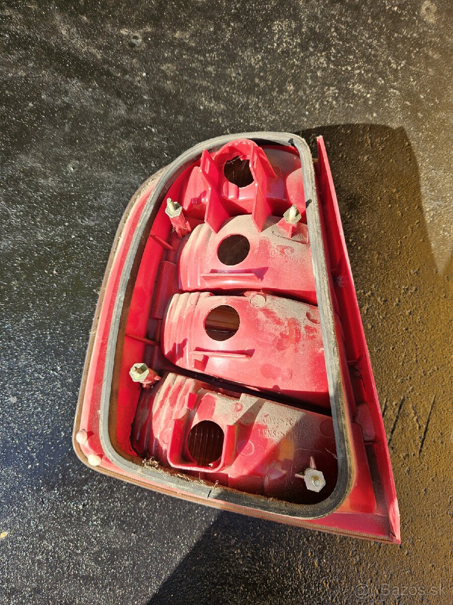 Zadné práve svetlo fabia 1 - 2