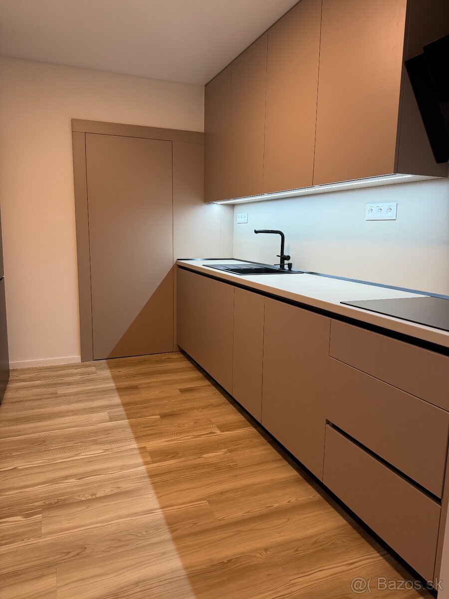 Na prenájom 3-izbový byt Michalovce - 2