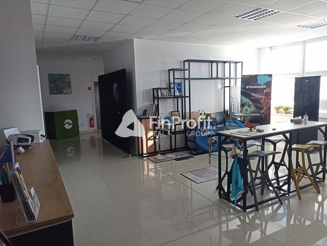 Klimatizovaný administratívny priestor so showroomom na pren - 2