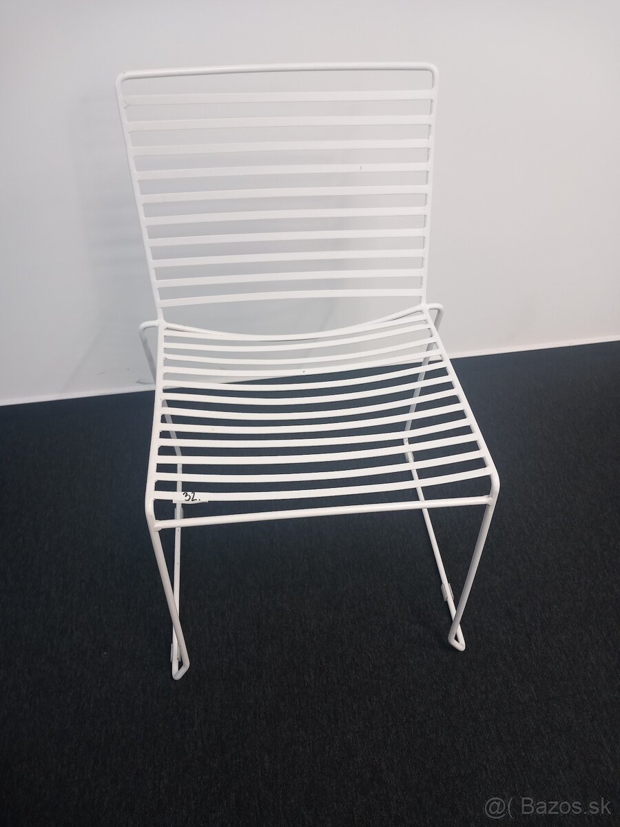 Biela kovová stolička – položka 91 - 2