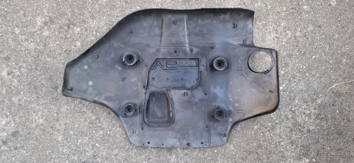 Kryt motora Audi 2.5 TDI V6 - 2