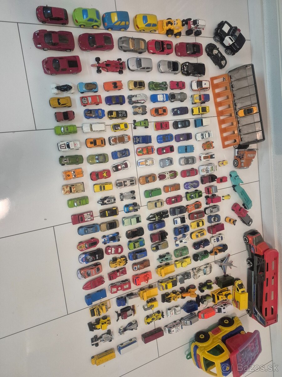 Autíčka 167 kusov Hot Wheels prevažne - 2