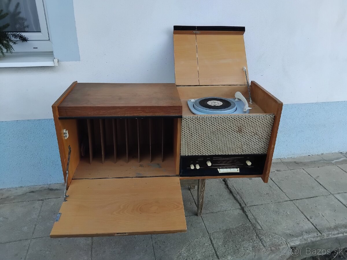 Retro rádio tesla - 2