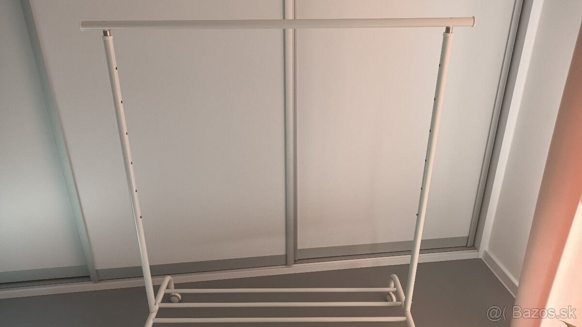 Vešiak ikea - 2