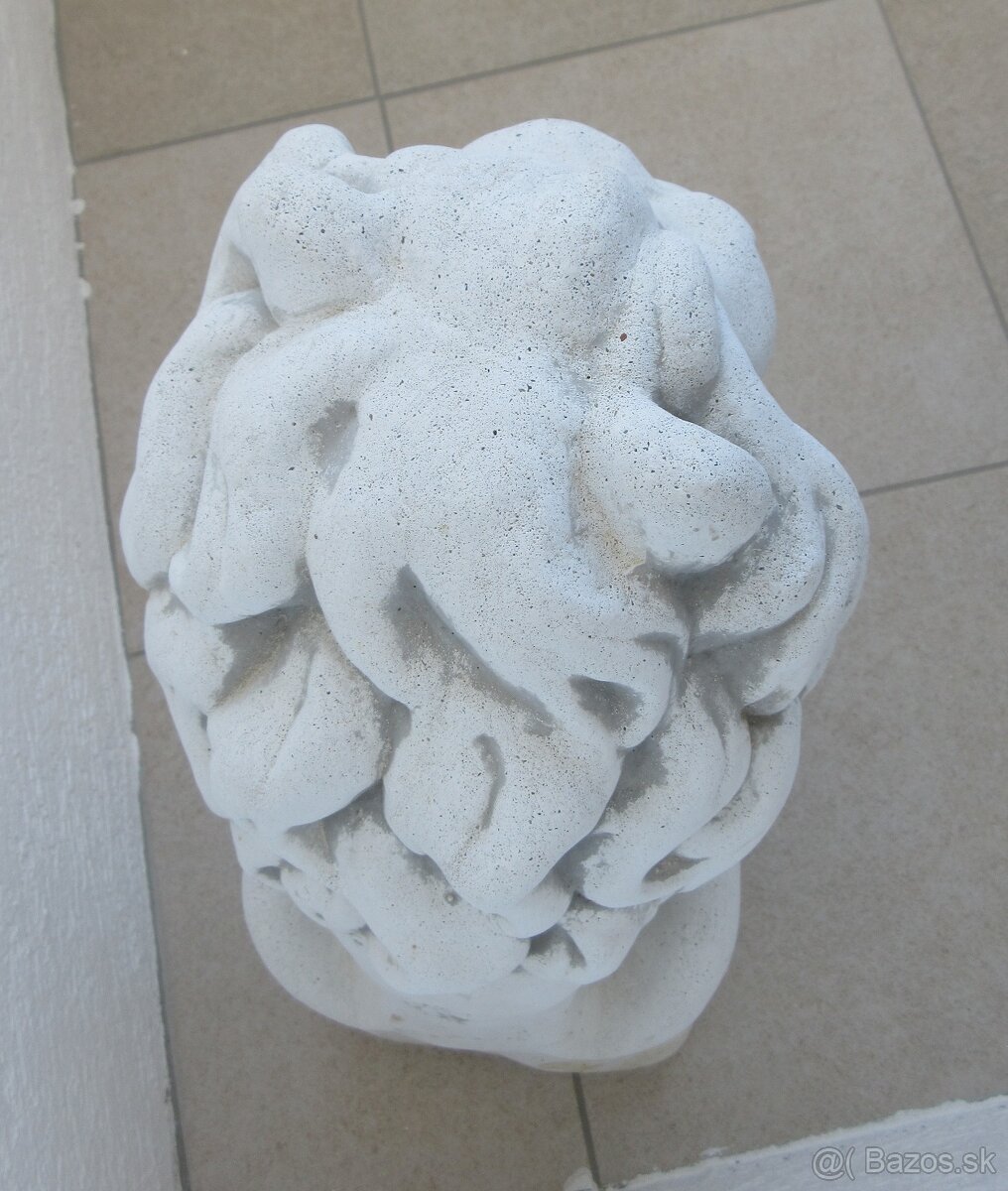 betónová socha leva - 2