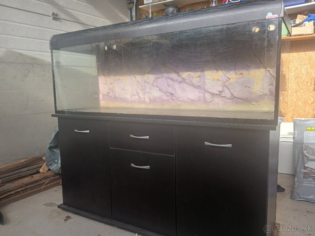 Akvárium so skrinkou - 2