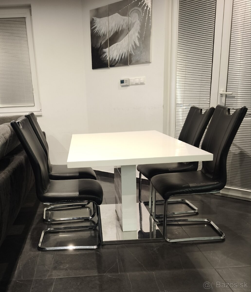 Jedálenský stôl - 2