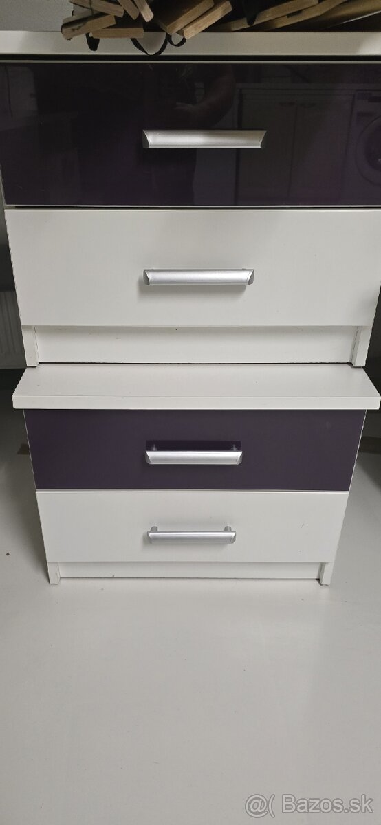Predám komodu, 2x nočný stolík, posteľ + rošty - 2