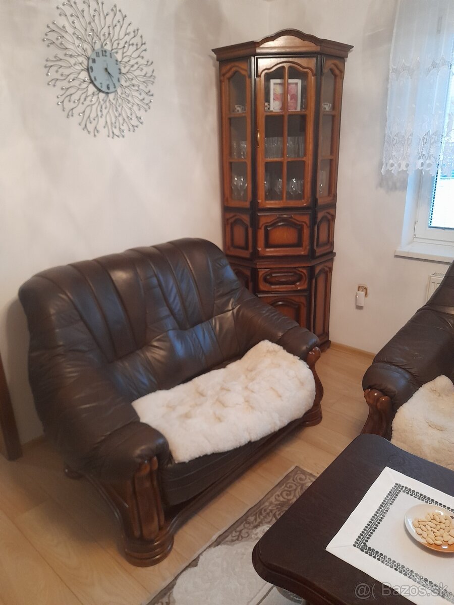 Obývacia stena , sedacia súprava. - 2