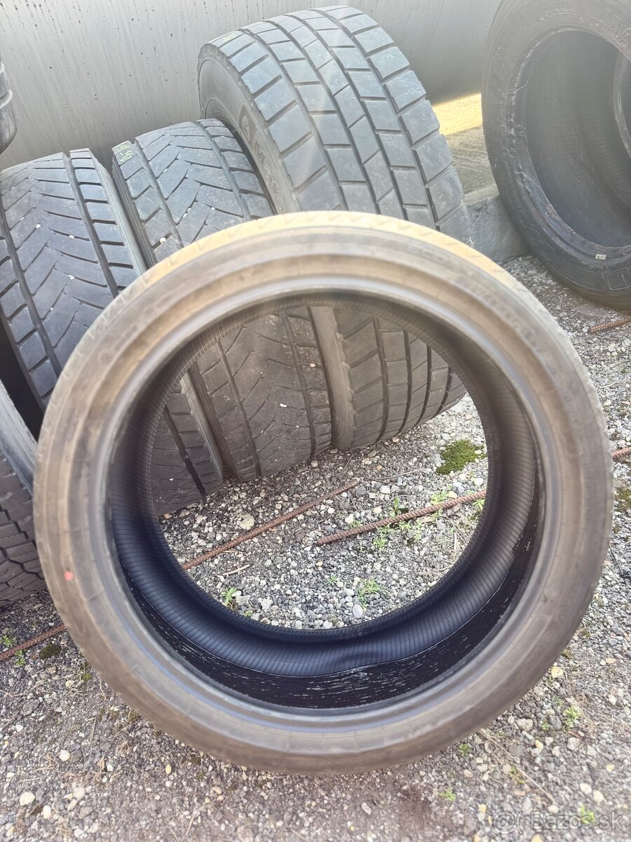 Brigestone 255/40r21 - 2