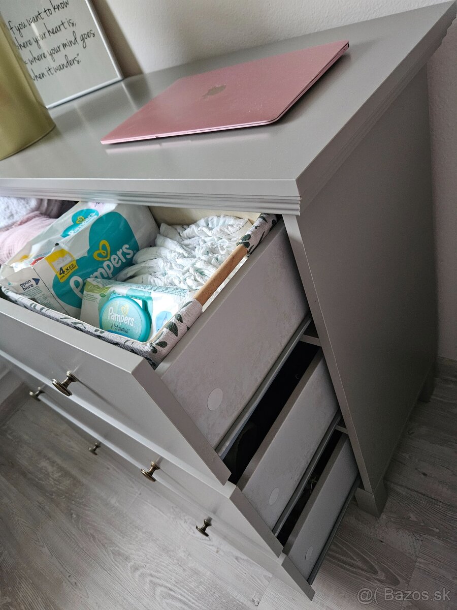 Trojšuflíková komóda - 2