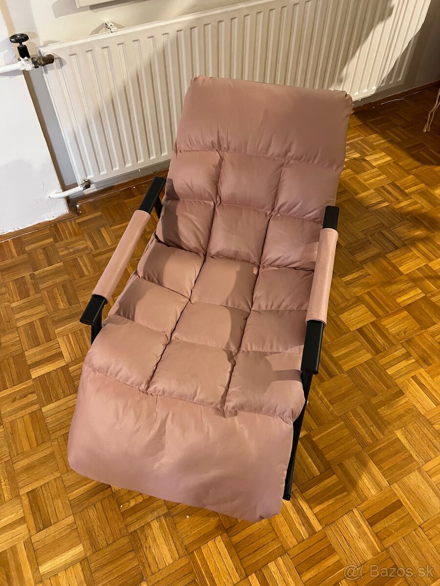 Hojdacie kreslo s kovovými nohami - 2