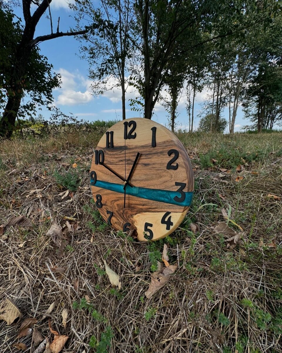 Menšie nástenné hodiny s epoxidom - 2