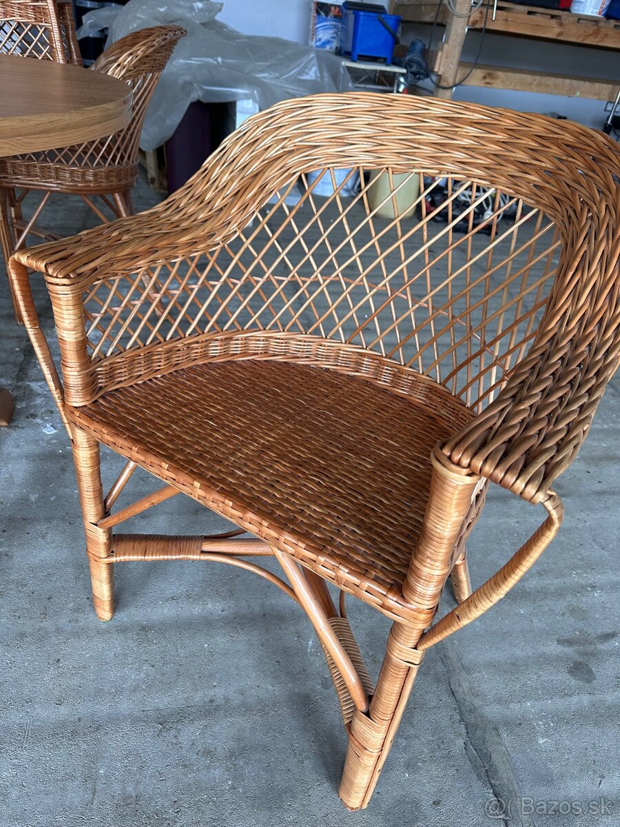 Jedalensky stôl 4x stoličky ratan. - 2