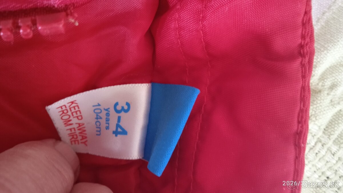 Dievčenské vestu na 3-4 roky - 2