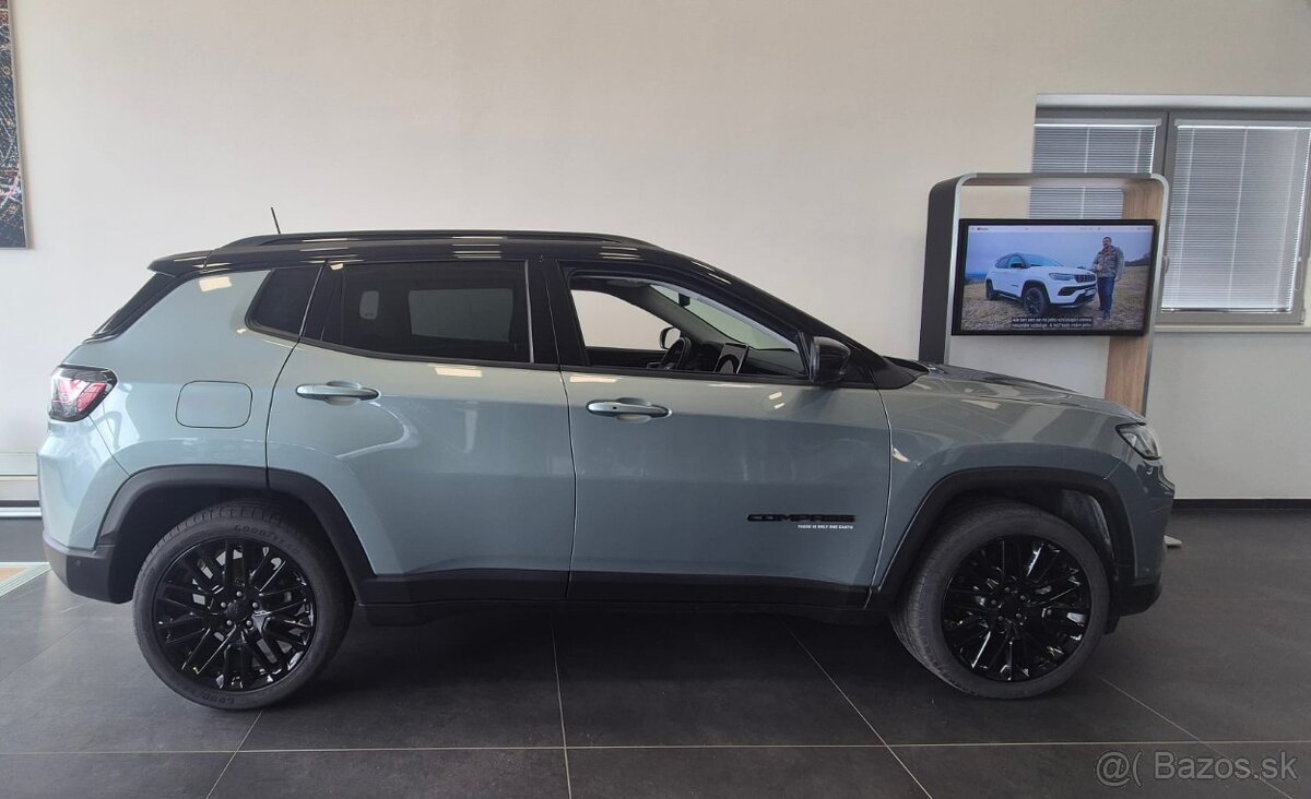 JEEP Compass 1.5 e-Hybrid UPLAND 130k - 2