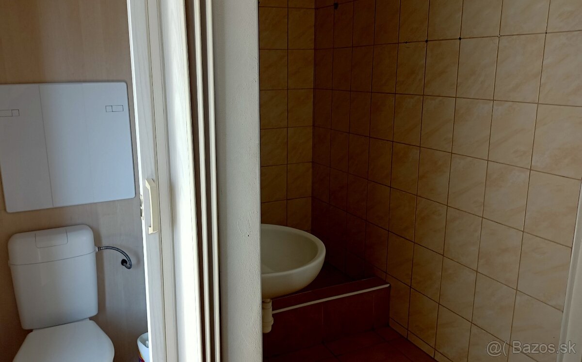 Na prenájom 2 izbový byt v meste Žiar nad Hronom. - 2
