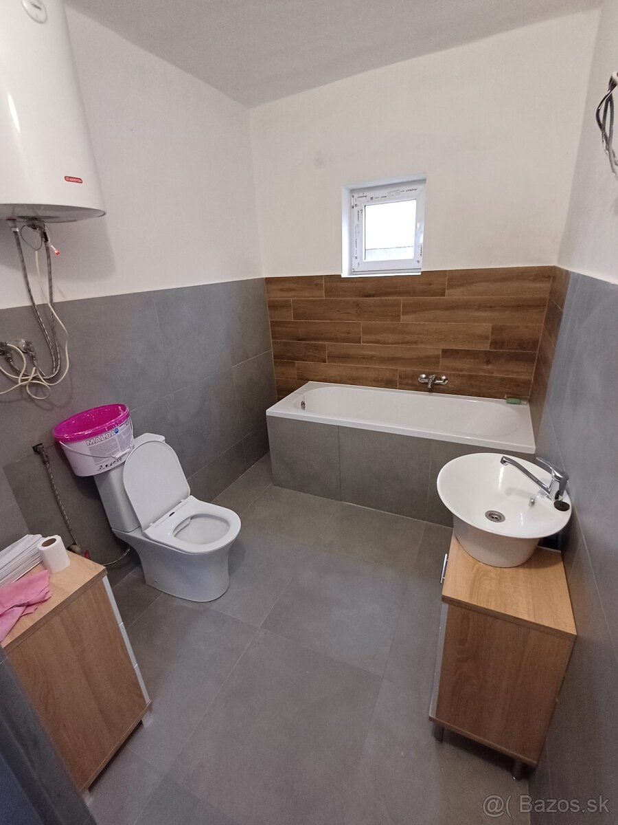 Rodinný dom s pozemkom - 2