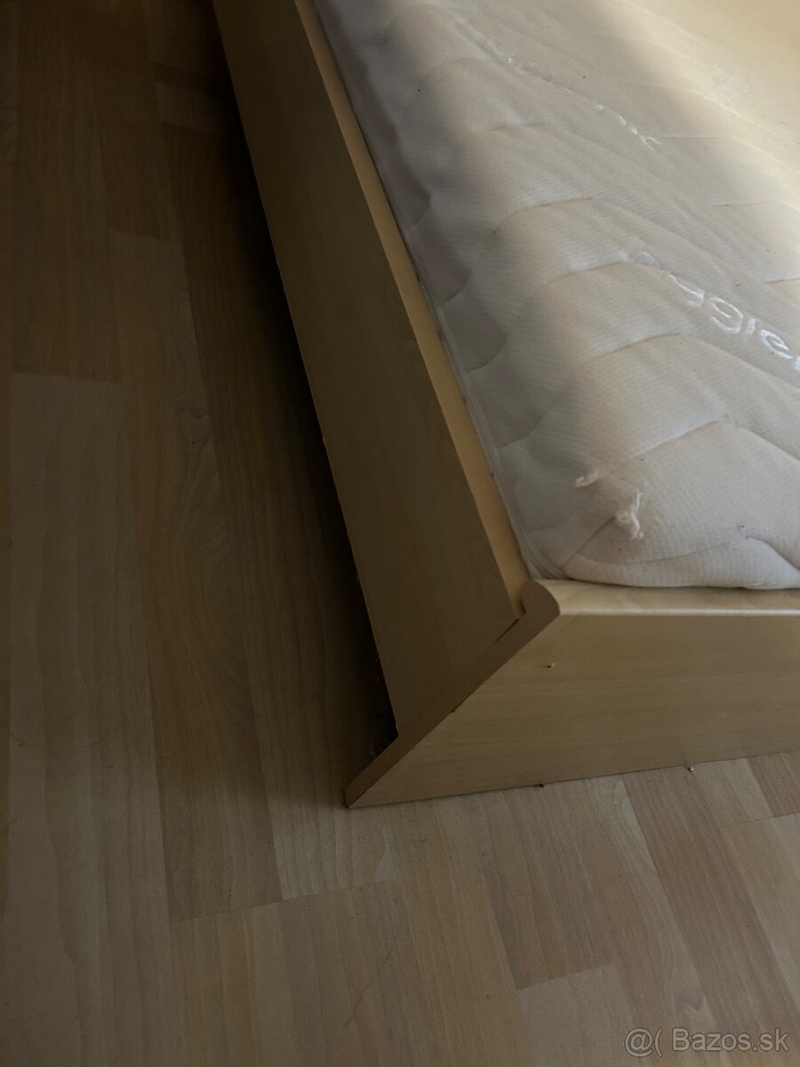 Postel 140x200 v dobrom stave - 2