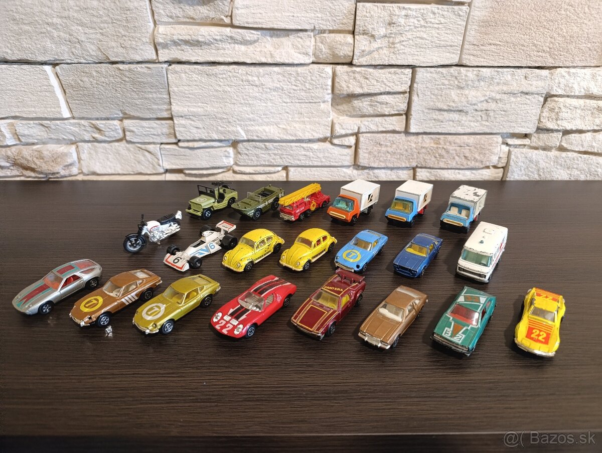 Playart a Yatming modely - osobní nákladní auta - Hong Kong. - 2