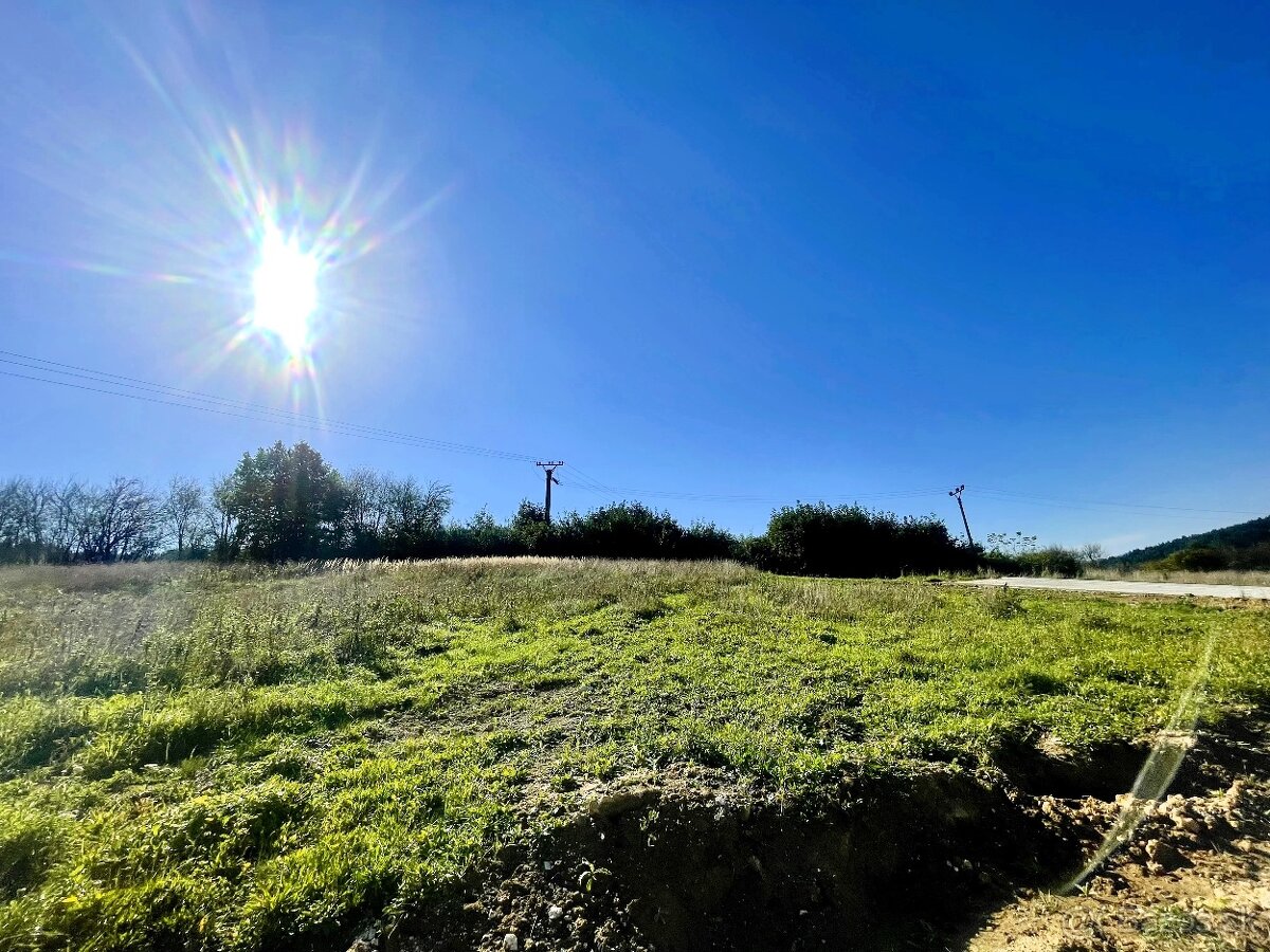 Lukratívny stavebný pozemok s panorámou v obci Sverepec - 2