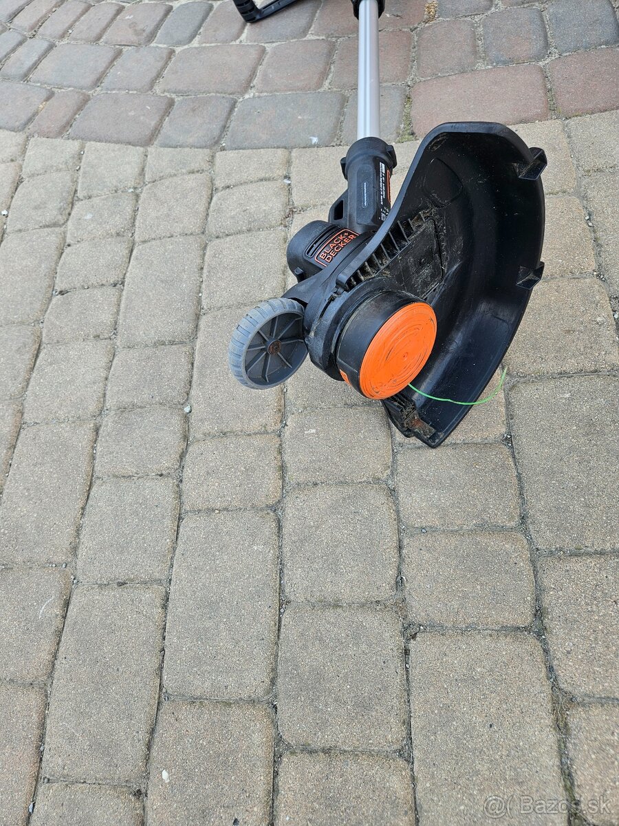Tyčový vysávač aku Black+Decker - 2