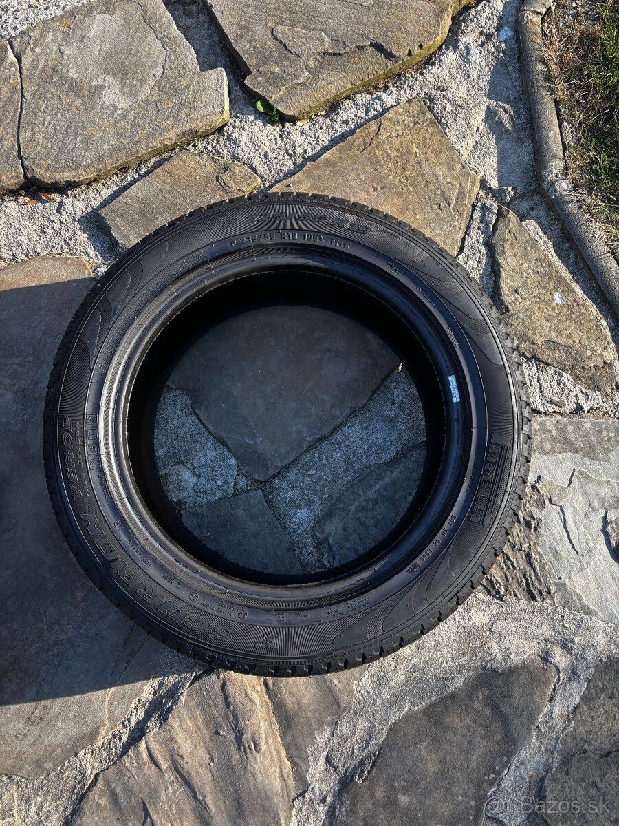 Pirelli 235/55 R19 105V M+S - 2