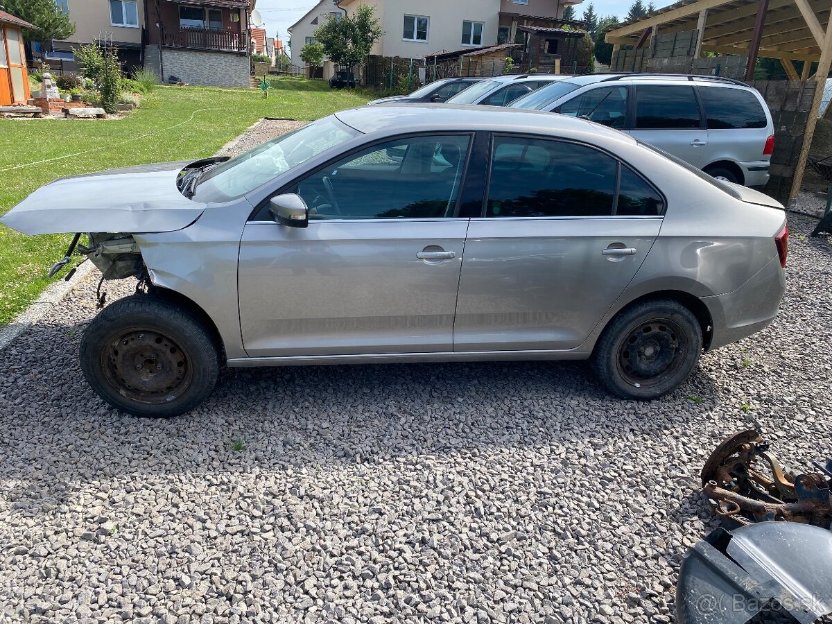 Predam súčiastky náhradné diely škoda Rapid - 2