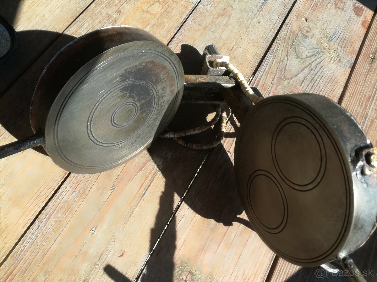 Dva elektricke oblatkovace na 220V - 2