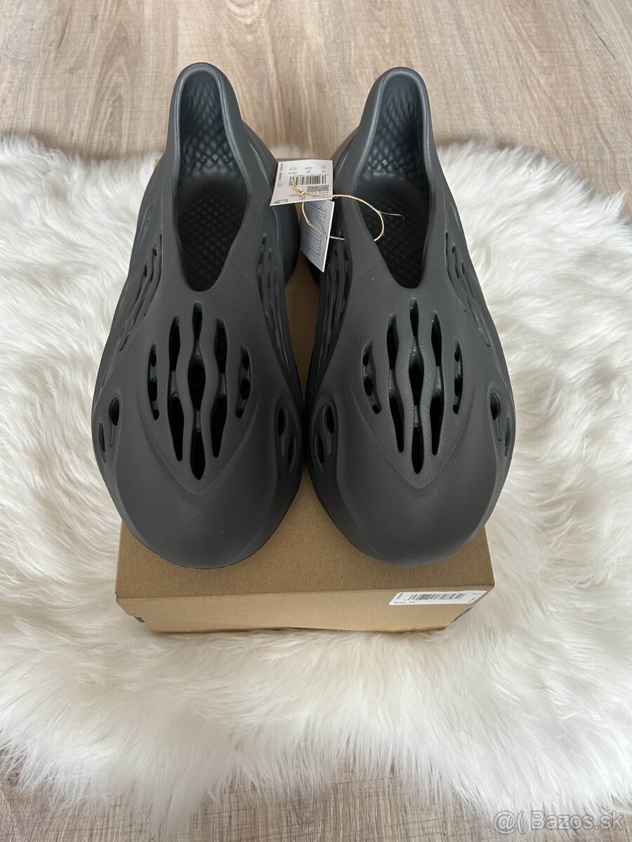 Adidas Yeezy Foam RNR Carbon - 2