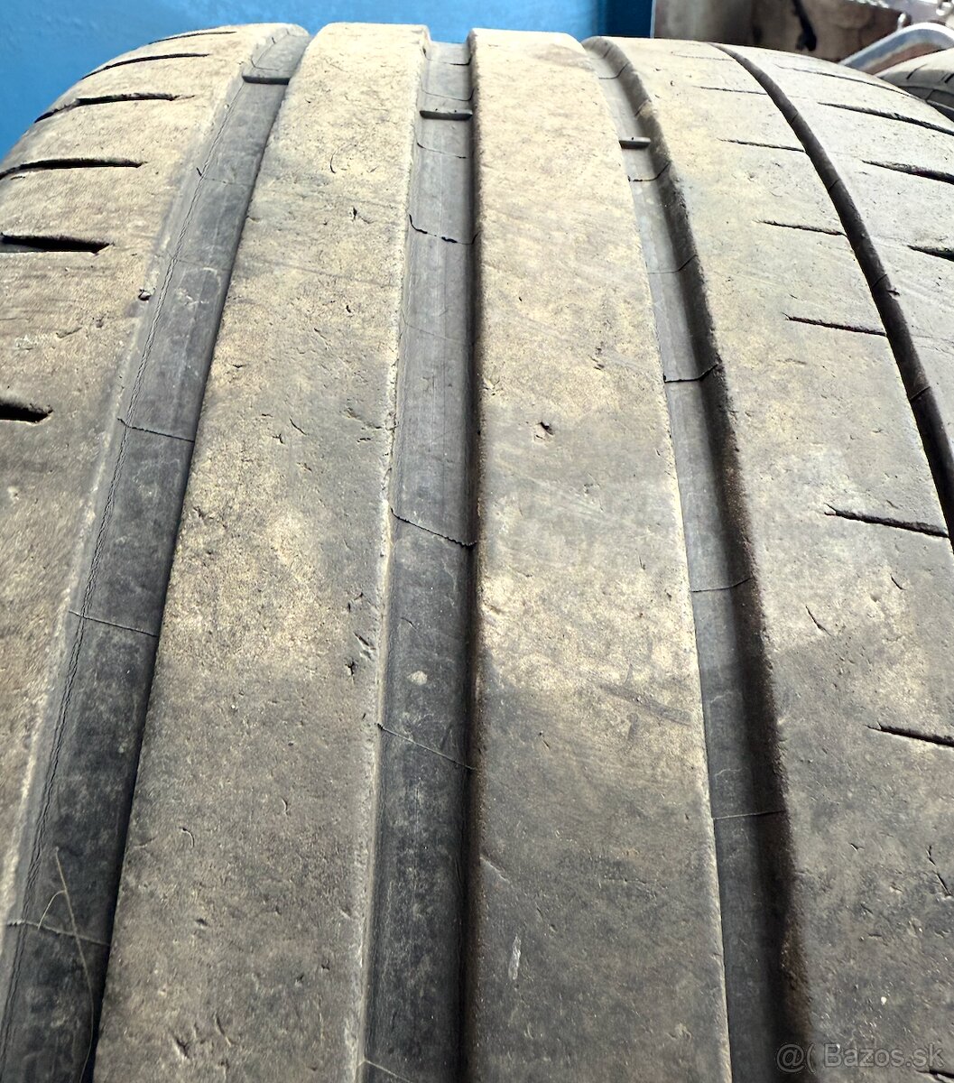 255/40 R19 Michelin Pilot Sport 4S - 2