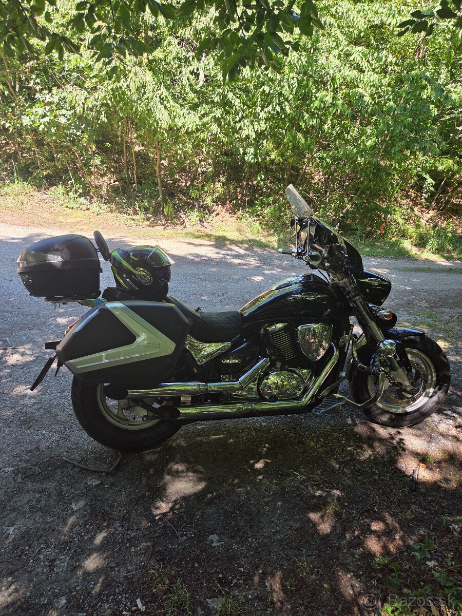 Suzuki 800 intruder - 2