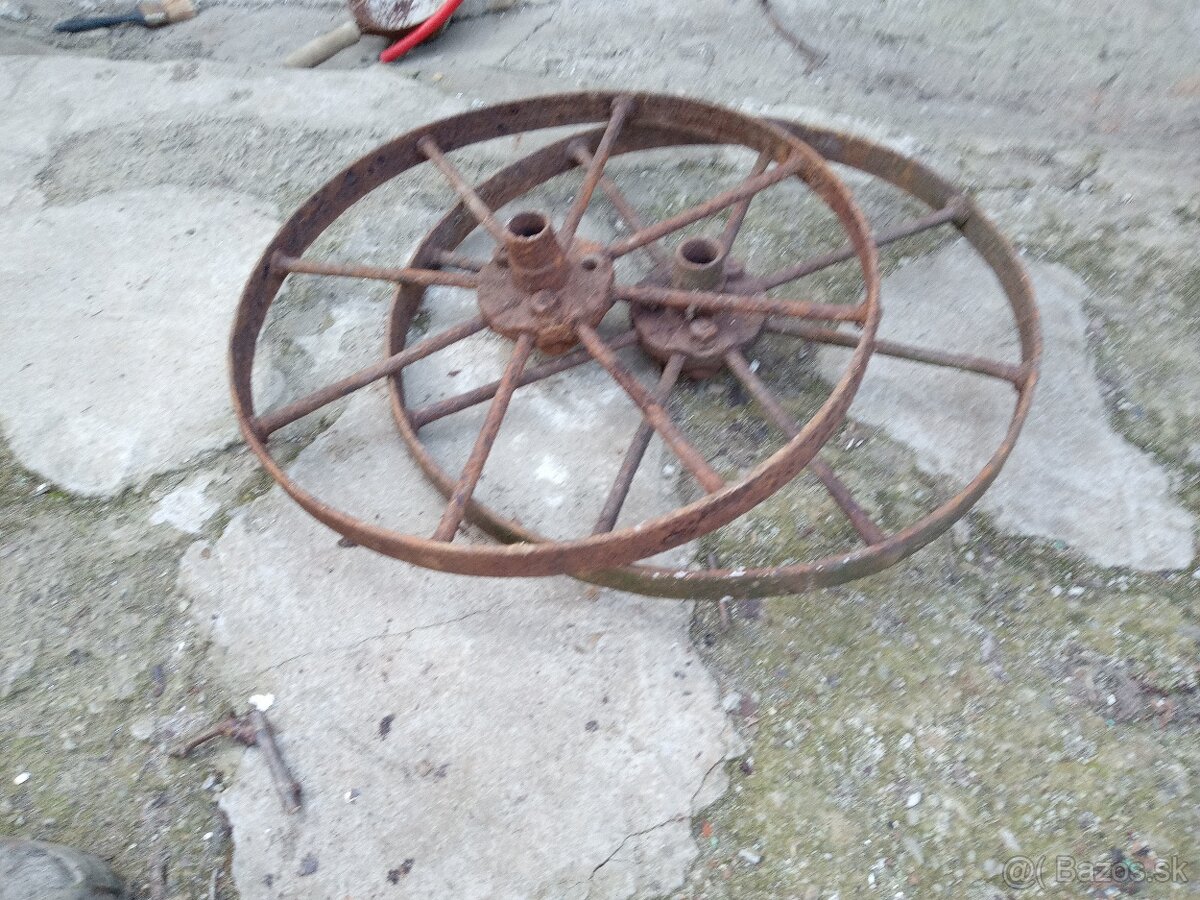 Staré koleso na dekoráciu - 2