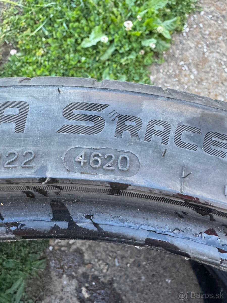 225/40 R19 93y - 2