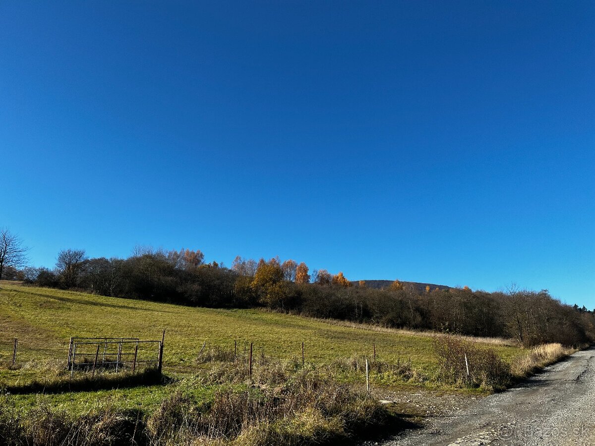 Pozemoky v obci Becherov - 2