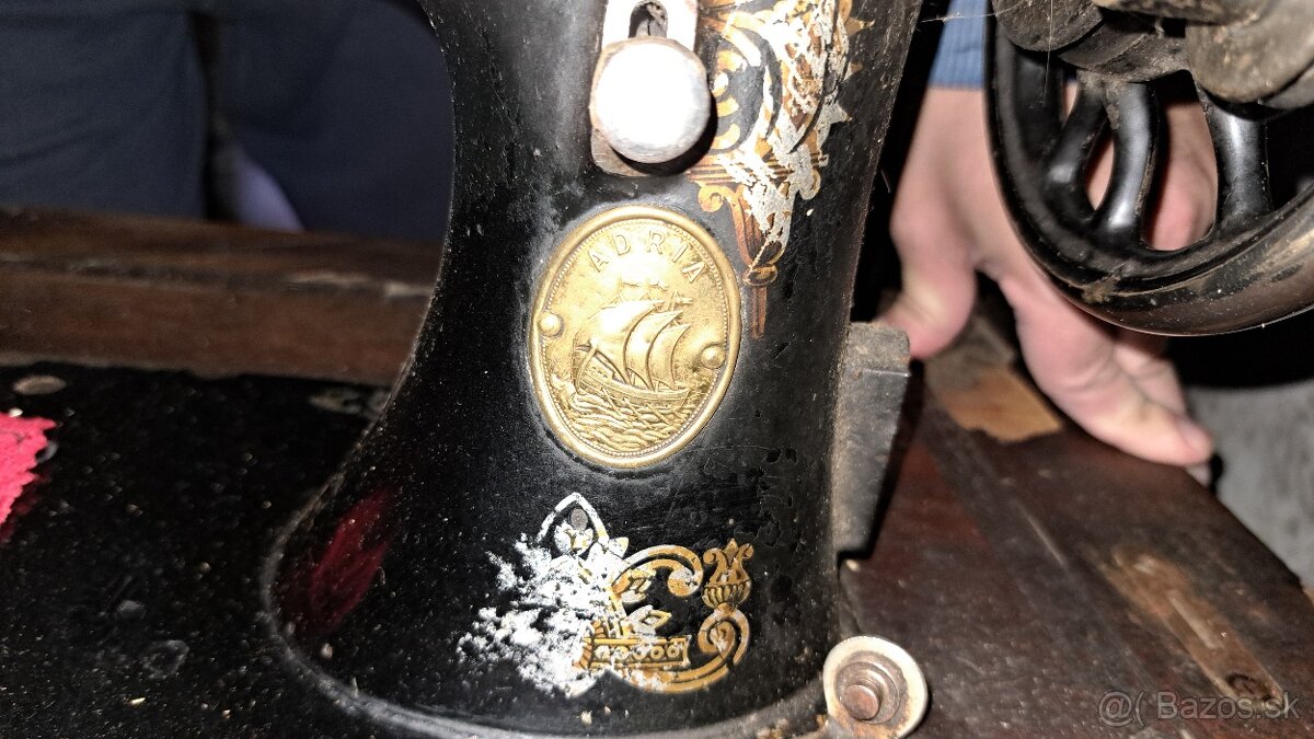 Predám historický šijací stroj Adria - 2