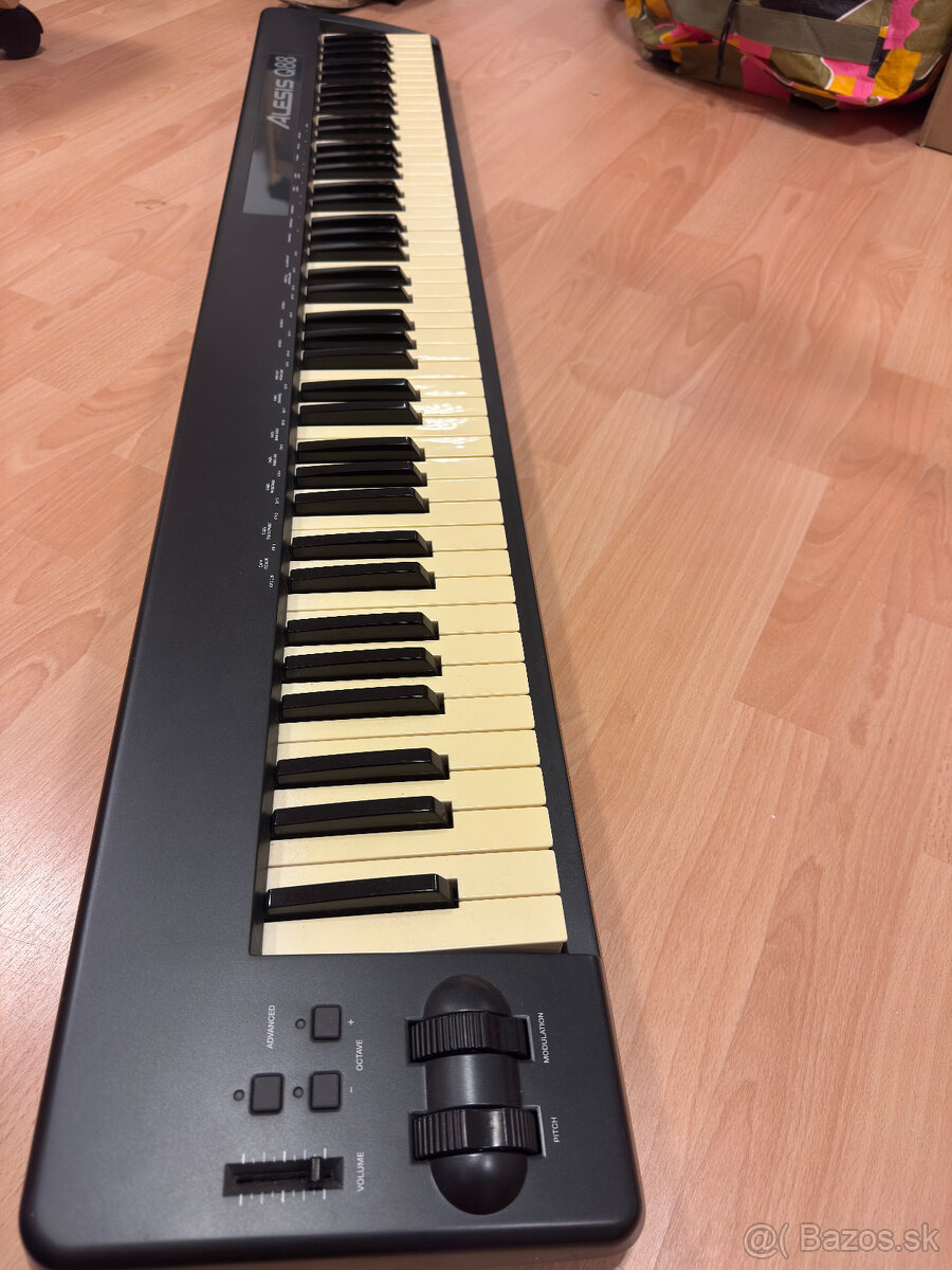 Alesis Q88 - 2